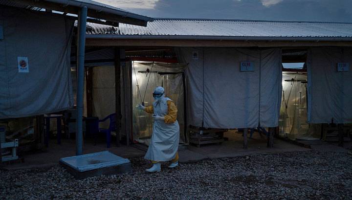 В Конго пациент, зараженный лихорадкой Эбола, сбежал из медицинского центра - vesti.ru - Конго