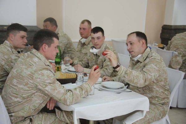 В Сербии российских военных накормили праздничным обедом - eadaily.com - Россия - Сербия