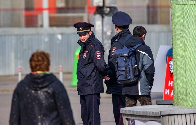 Москвичка заявила на сына в полицию за нарушение карантина - news.ru - округ Югра