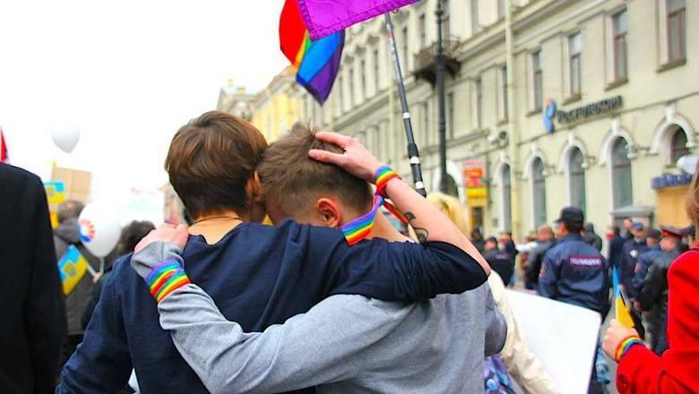 Опрос: россияне начали терпимее относиться к сексуальным меньшинствам - newizv.ru - Россия
