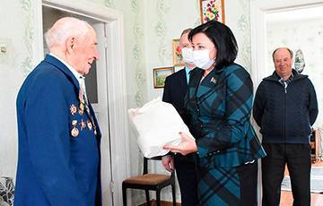 Алла Смоляк - Белорусские чиновники в разгар эпидемии пришли к ветеранам - charter97.org - Гомель