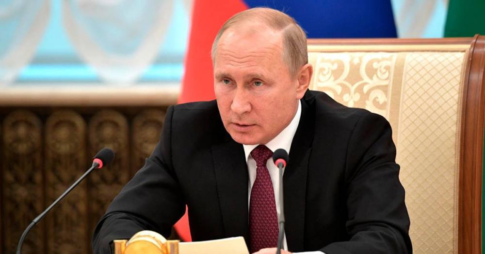 Владимир Путин - Путин поддержал идею обеспечить первыми медиков вакциной от COVID - ren.tv - Россия - Москва