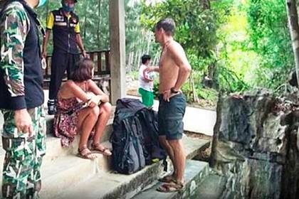 Ограбленные и изгнанные из отеля россияне поселились в тайской пещере - lenta.ru - Таиланд