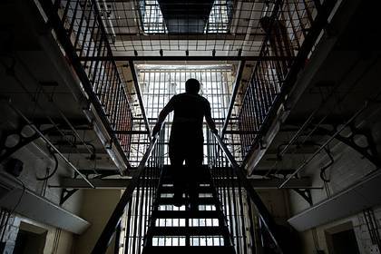 Мертвых тюремщиков призвали вернуться на службу из-за коронавируса - lenta.ru