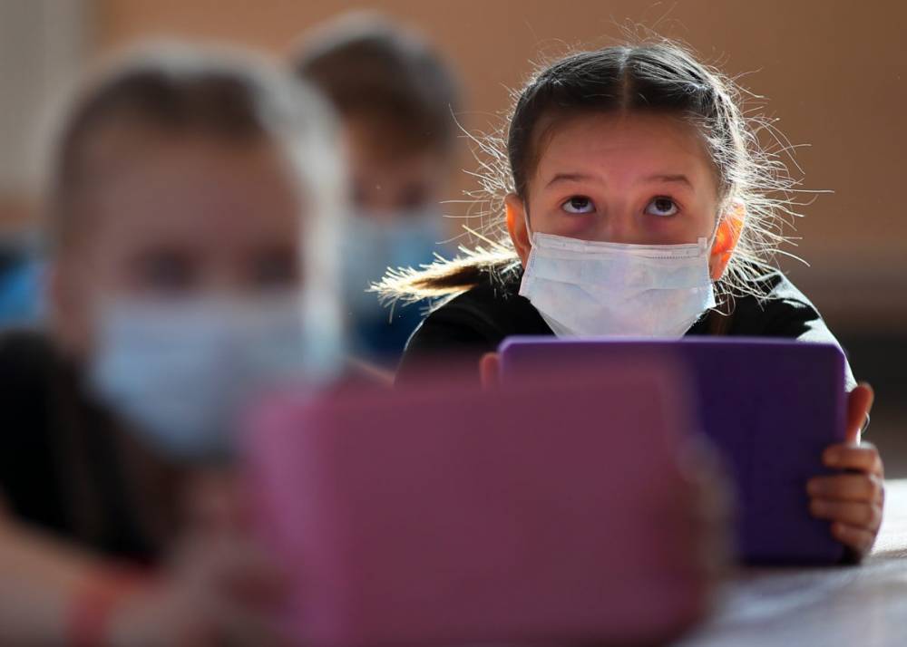 «Пришли 25 %». Родители повели детей в школы, несмотря на пандемию коронавируса? - belsat.eu - Белоруссия