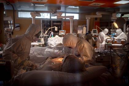 Привезших в Италию коронавирус пожилых китайцев выписали из больницы - lenta.ru - Италия - Ухань - Рим