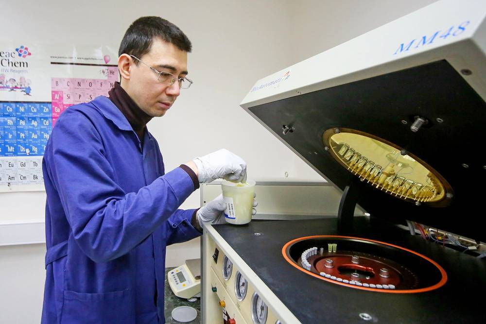 Ученые: Мутация коронавируса сделала его менее опасным - vm.ru