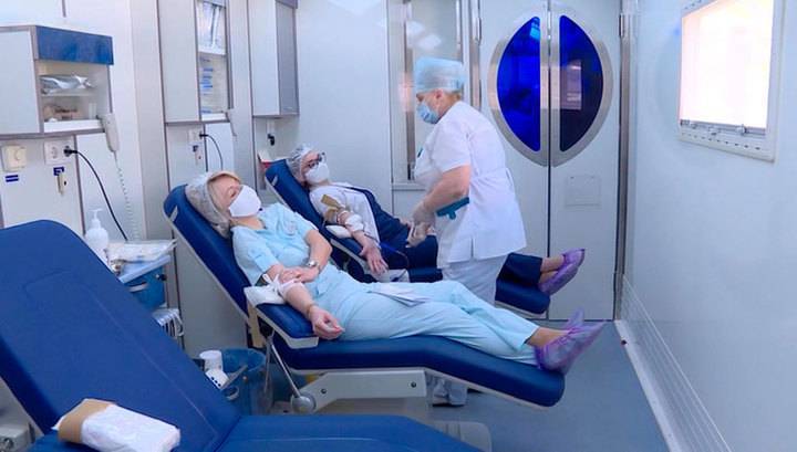 Анастасия Ракова - В Москве трое пациентов выздоровели после переливания плазмы - vesti.ru - Москва