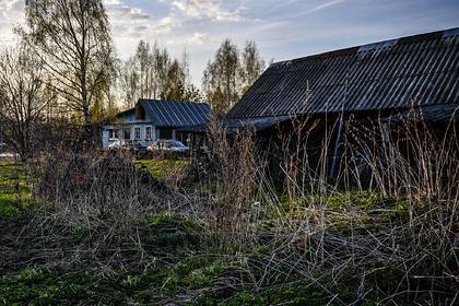 Россияне начали интересоваться заброшенными домами в деревнях - lenta.ru - Россия