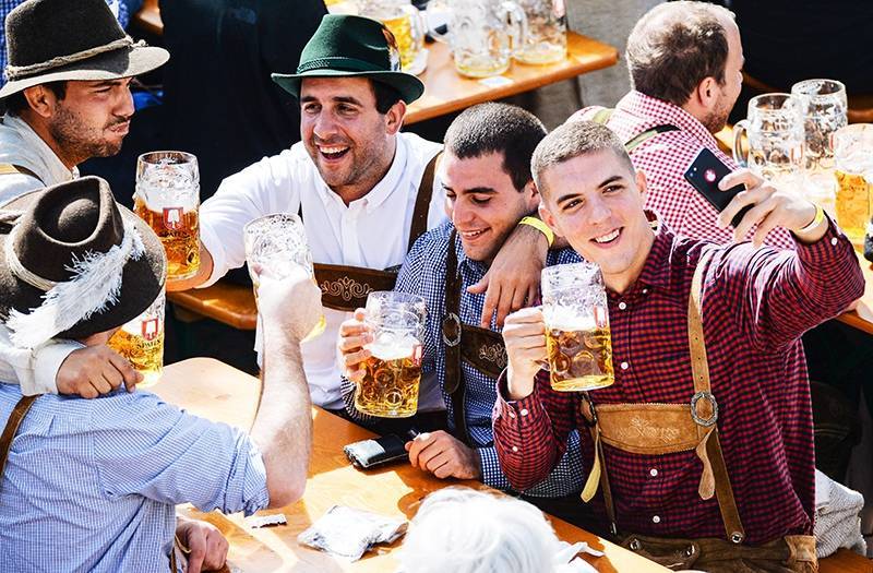 "Риск слишком велик": власти Германии расстроили любителей пива - tvc.ru - Германия