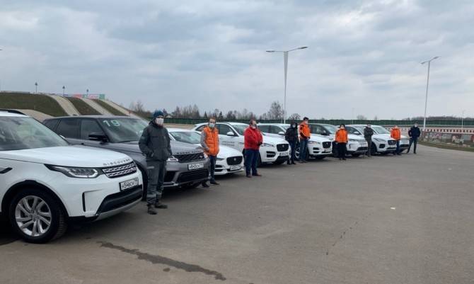 Jaguar Land Rover предоставил автомобили волонтерам «Лиза Алерт» - autostat.ru - Россия
