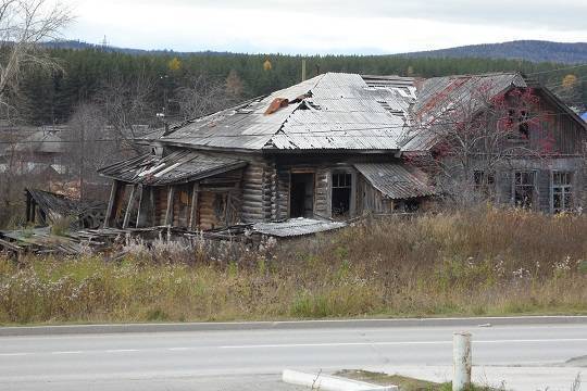 Россияне стали чаще интересоваться заброшенными домами в деревнях - versia.ru - Россия