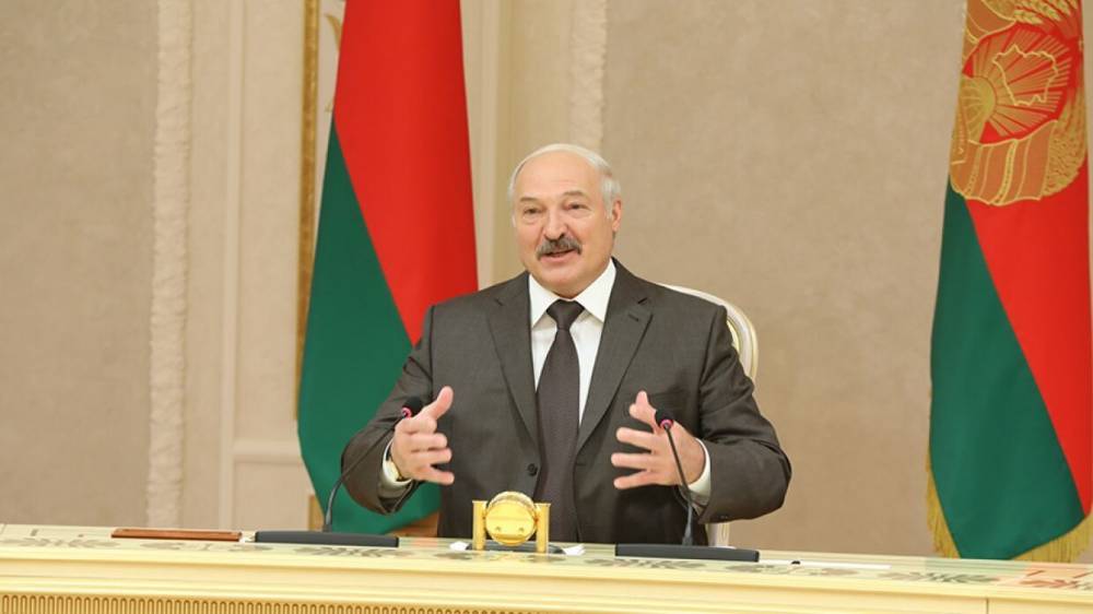 Александр Лукашенко - Лукашенко пожаловался на желающих «укусить» Белоруссию из-за коронавируса - riafan.ru - Белоруссия - Минск - Бобруйск