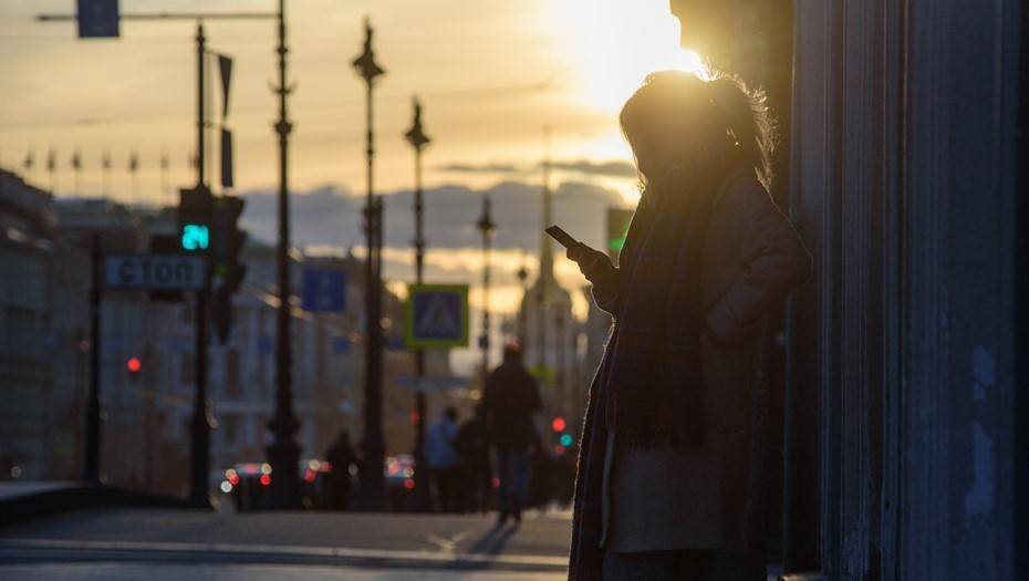 "На улице очень много людей": индекс самоизоляции в Петербурге снизился до 2,3 балла - dp.ru - Санкт-Петербург - Москва - Новосибирск