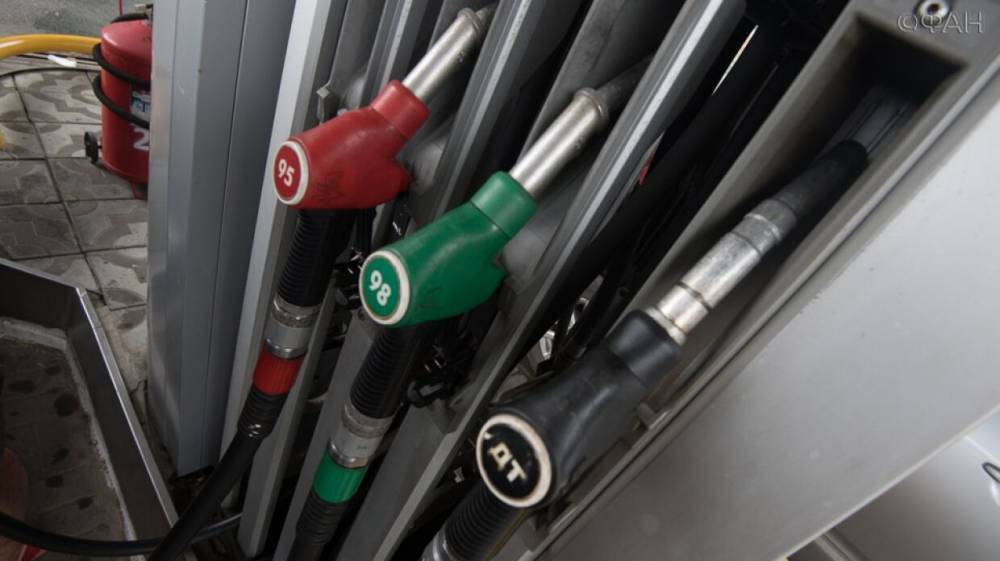 Григорий Баженов - Эксперт рассказал, что будет с ценами на бензин в России - riafan.ru - Россия - Москва