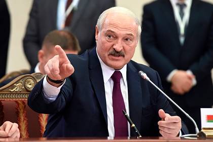Александр Лукашенко - Лукашенко назвал несусветной глупостью ношение защитных масок в школах - lenta.ru - Белоруссия