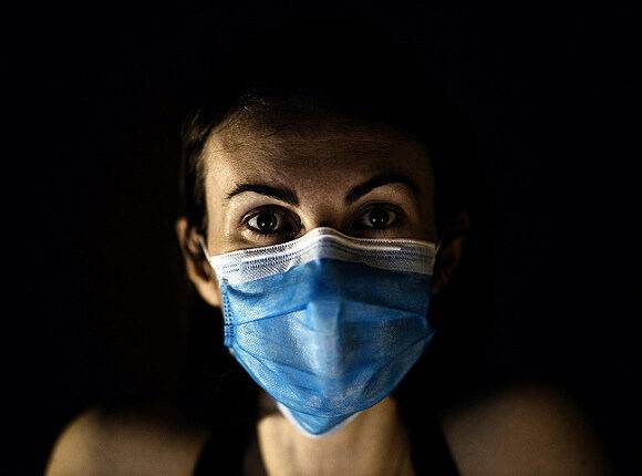 Ученые объяснили, почему коронавирус приводит к насморку у одних людей и к пневмонии у других - newtvnews.ru - Россия - Китай