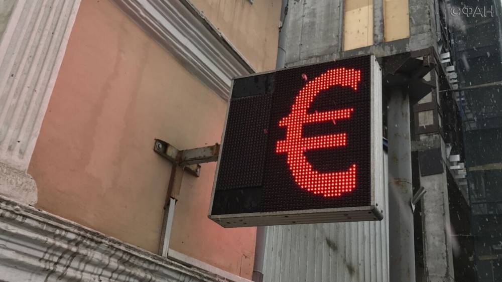 Курс евро поднялся выше 84 рублей - riafan.ru - Москва