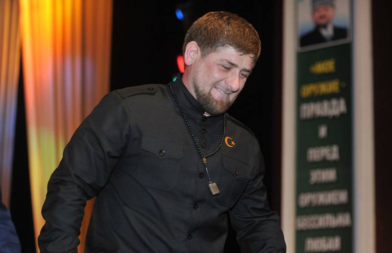 Рамзан Кадыров - Кадыров в ответ на просьбы открыть парикмахерские побрился налысо - tvc.ru - республика Чечня