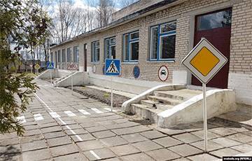 В Докшицах, где произошла вспышка коронавируса, закрыли школы - charter97.org - район Докшицкий