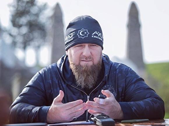 Рамзан Кадыров - Кадыров побрился налысо после просьбы открыть парикмахерские - znak.com - республика Чечня