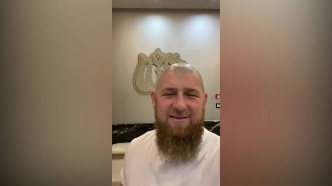 Кадыров побрился налысо в ответ на просьбы открыть парикмахерские - piter.tv - республика Чечня