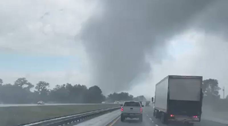 Водитель поймал на видео момент, когда огромный торнадо пересекал шоссе - usa.one - штат Флорида