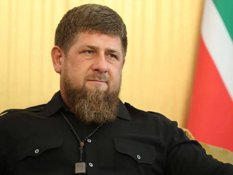Рамзан Кадыров - Кадыров побрился налысо после просьб открыть парикмахерские - dayonline.ru - республика Чечня