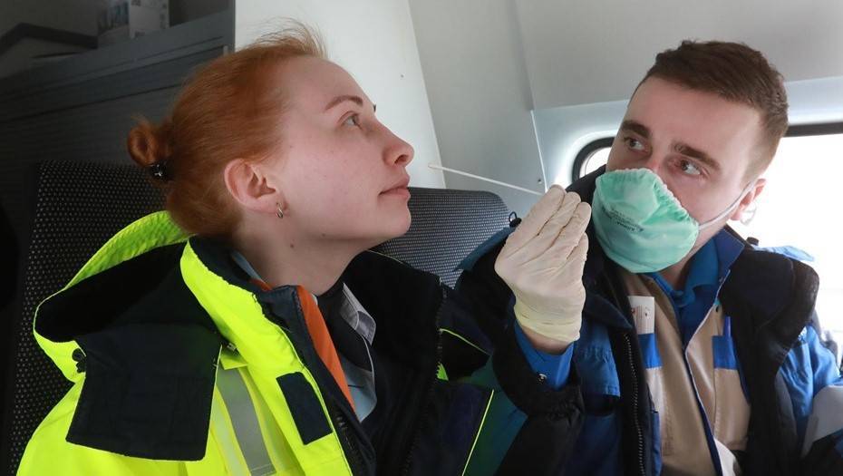 В Петербурге за сутки обследовали на коронавирус 7471 человека - dp.ru - Санкт-Петербург