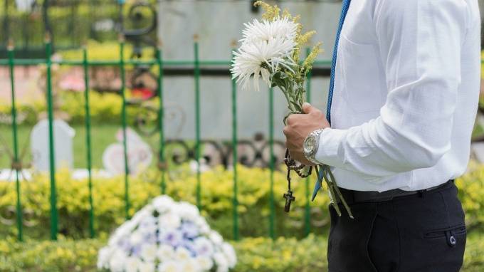 Хоронить умерших с подтвержденным диагнозом COVID-19 будут на двух кладбищах Петербурга - piter.tv - Санкт-Петербург - Колпино - территория Ритуальные Услуги
