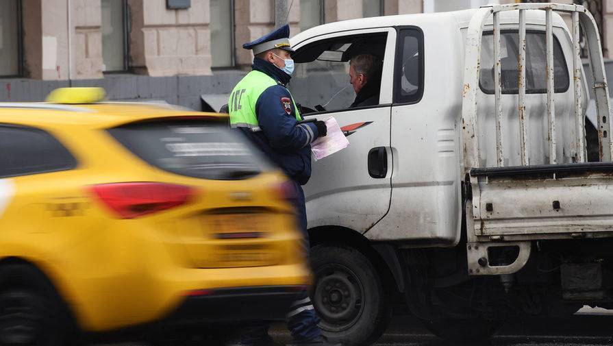 Максим Ликсутов - В Москве задержали около 15 автомобилистов с COVID-19 и контактных - gazeta.ru - Москва