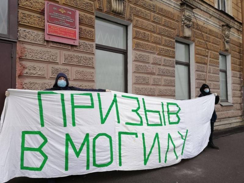 Активист Весны в Петербурге связал свое задержание с акцией против призыва - sobesednik.ru - Россия - Санкт-Петербург