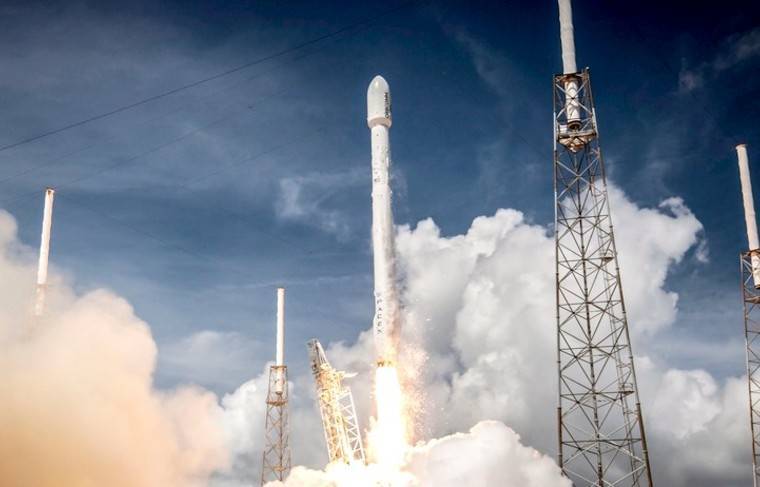 SpaceX вывел на орбиту очередные 60 спутников для глобального Интернета - news.ru - Сша