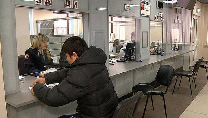 В связи с пандемией COVID-19 мигрантам в России разрешено работать без документов - vesti.ru - Россия