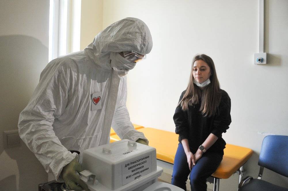 Более 2,4 миллиона тестирований на коронавирус выполнили в России - vm.ru - Россия
