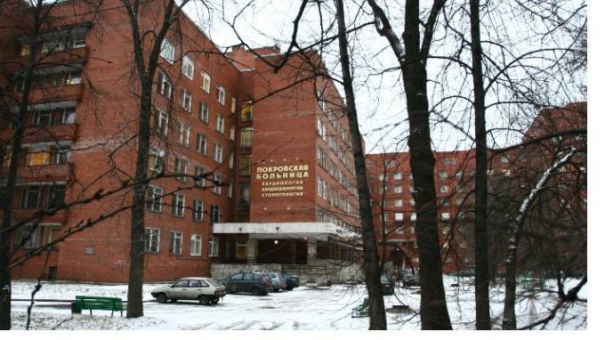 Сергей Саяпин - В Покровскую больницу снова завозят пациентов с подозрением на COVID-19 - piter.tv