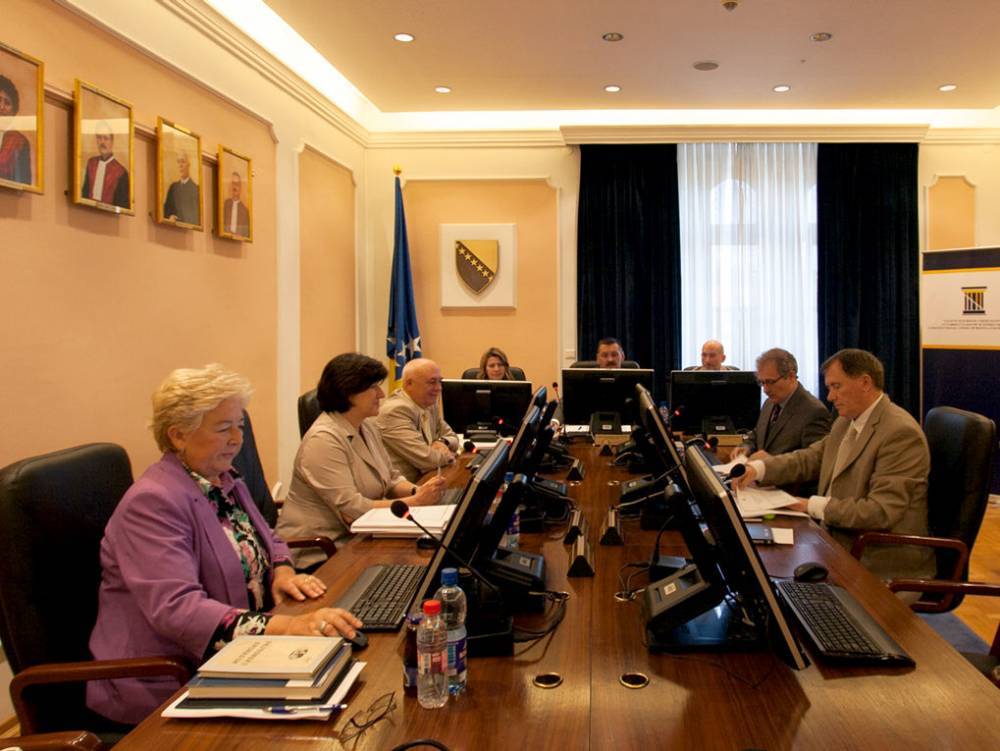 В Боснии и Герцеговине суд признал неконституционным запрет выходить на улицу во время карантина - gordonua.com - Босния и Герцеговина