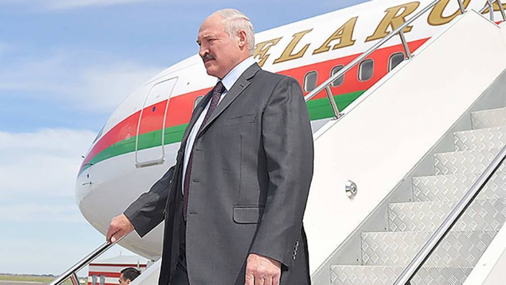 Александр Лукашенко - Лукашенко подверг критике шаги ЕС по борьбе с пандемией - riafan.ru - Белоруссия - Минск