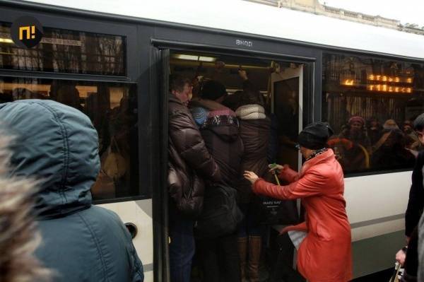 Москвичей штрафуют за нарушение дистанции в транспорте - nakanune.ru - Москва