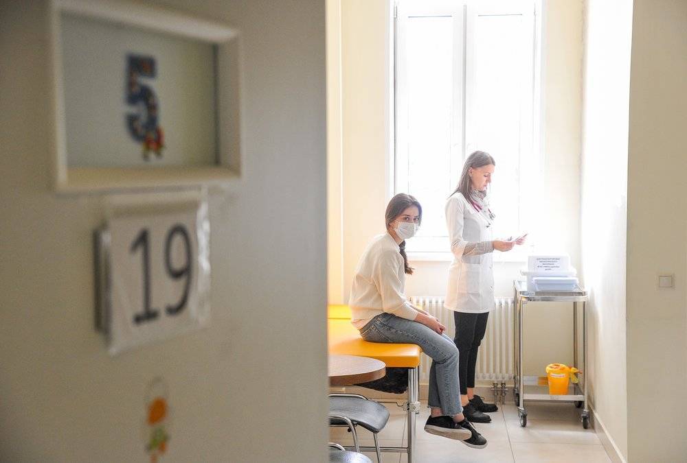 Евгений Тимаков - Врач сообщил, когда в Москве начнется снижение числа пациентов с COVID-19 - vm.ru - Россия - Москва