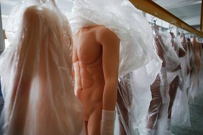 Коронавирус вызвал ажиотажный спрос на секс-куклы - lenta.ru