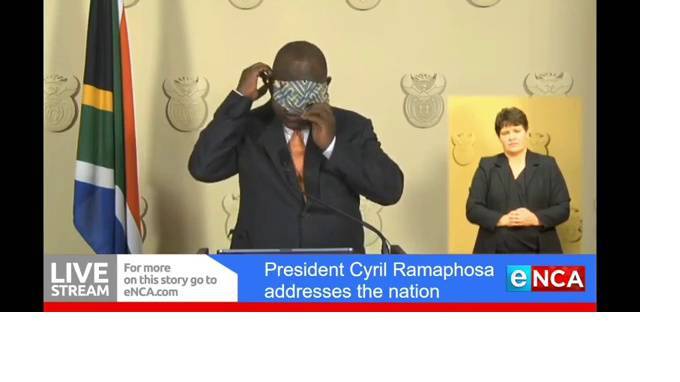 Сирил Рамафоса - Президент ЮАР решил надеть медицинскую маску и запутался в ней - piter.tv - Юар