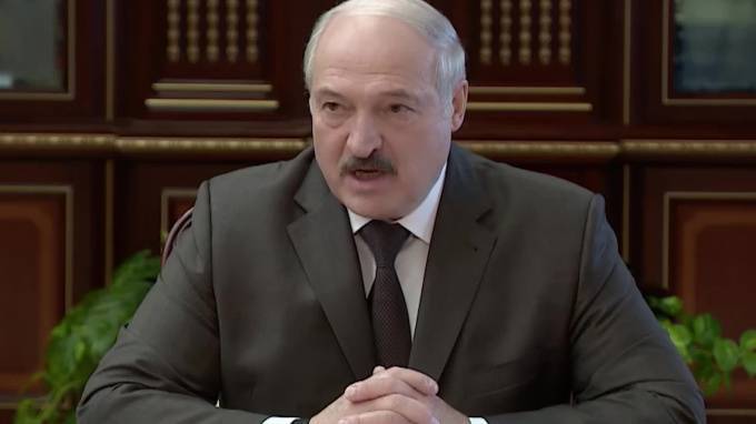 Александр Лукашенко - Лукашенко назвал коронавирус "ударом по башке" от Господа - piter.tv - Белоруссия