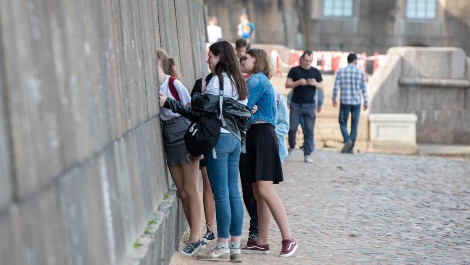 Ирина Потехина - Петербургские школьники смогут уйти на каникулы уже через неделю - dp.ru - Санкт-Петербург