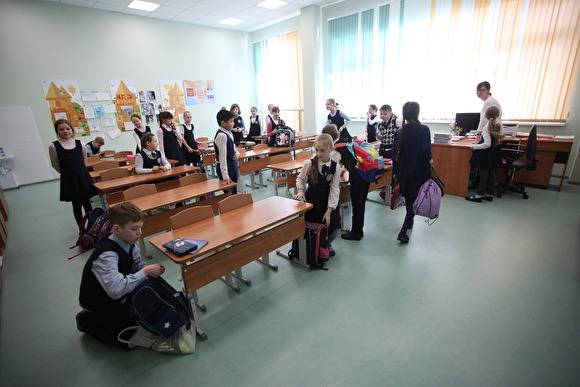Школьникам Петербурга разрешили закончить учебу раньше, чтобы они могли уехать на дачу - znak.com - Санкт-Петербург