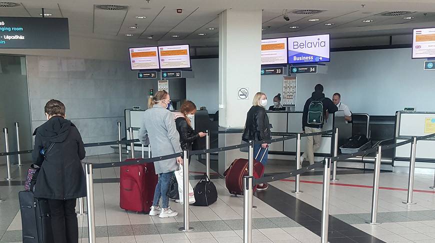 Шесть граждан Беларуси вернулись домой из Словакии благодаря содействию дипломатов - belta.by - Белоруссия - Минск - Будапешт - Словакия - Венгрия