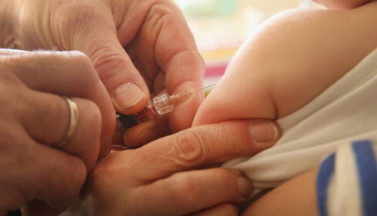 Минздрав рекомендовал продолжить плановые прививки здоровых детей - newtvnews.ru - Минздрав