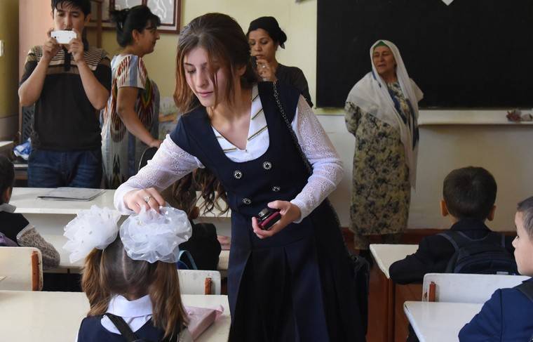Власти Таджикистана отпустили школьников на каникулы из-за COVID-19 - news.ru - Таджикистан