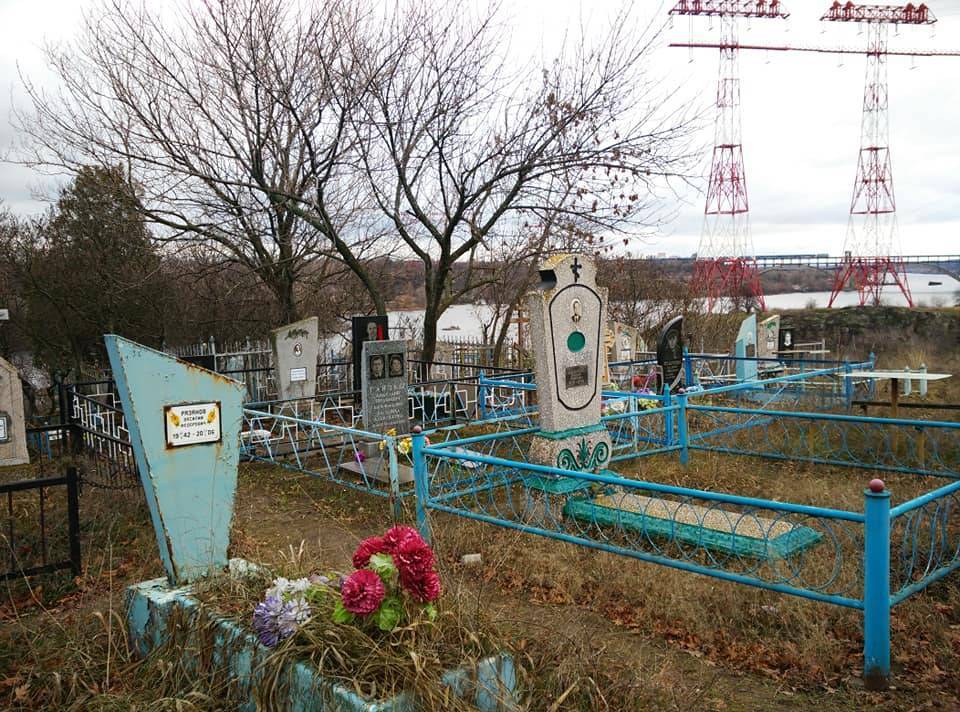 На кладбищах в Запорожской области будут дежурить 600 полицейских - inform.zp.ua - Запорожская обл.
