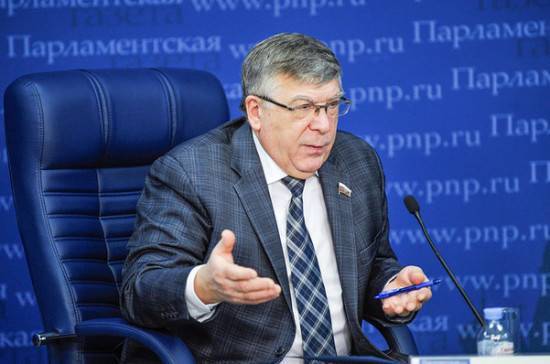 Валерий Рязанский - Рязанский предложил разрешить пожилым людям гулять во дворах по очереди - pnp.ru